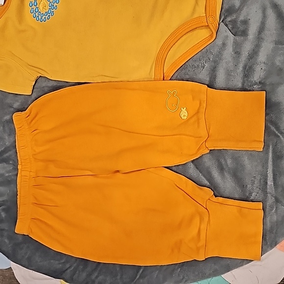 F Carters 2 peice onesie pants set 3-6mo., orange, fish, sea life cute adorable - Picture 4 of 11